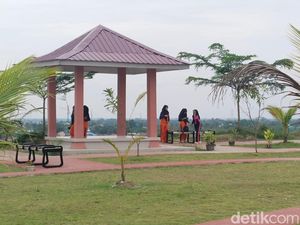 Meski Dekat Tempat Sampah Terbesar, Taman di Medan Ramai Dikunjungi Warga Meski Dekat Tempat Sampah Terbesar, Taman di Medan Ramai Dikunjungi Warga