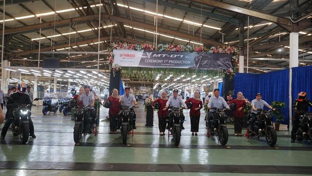 Yamaha Indonesia Motor Manufacturing (YIMM) merayakan produksi perdana moge, MT-07, di dalam negeri, Senin (18/9/2023). Motor ini ditargetkan untuk pasar Eropa.