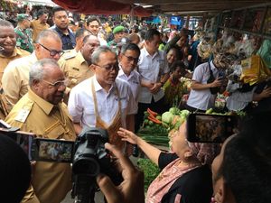 Zulhas Dapati Harga Bapok di Pasar Sentral Timika Stabil