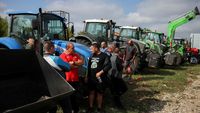 Aksi Petani Bulgaria Protes Impor Gandum Ukraina