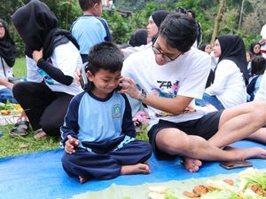 Bersihkan Ciliwung, Putra Ganjar Pranowo-Thariq Halilintar Dipuji Warga