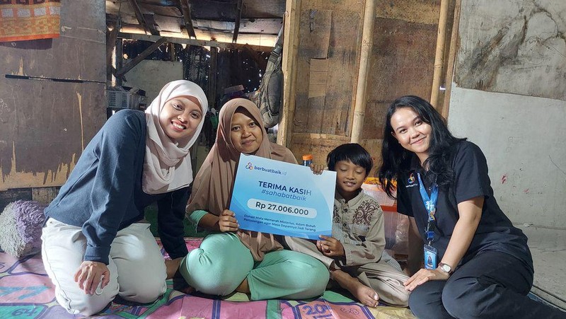 Bahagianya Keluarga Bocah Penderita Mata Memerah Dapat Bantuan Sahabat Baik