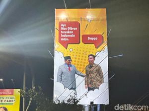 Baliho Prabowo-Gibran Teruskan Indonesia Maju Muncul di Surabaya Baliho Prabowo-Gibran Teruskan Indonesia Maju Muncul di Surabaya