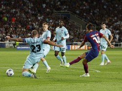 Joao Felix mencetak sepasang gol untuk Barca.  