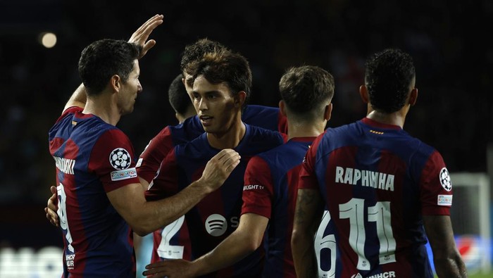 Barcelonas Joao Felix, second left, celebrates with his teammate Robert Lewandowski after scoring his sides opening goal during the Champions League Group H soccer match between Barcelona and Royal Antwerp at the Olympic Stadium of Montjuic in Barcelona, Spain, Tuesday, Sept. 19, 2023. (AP Photo/Joan Monfort)