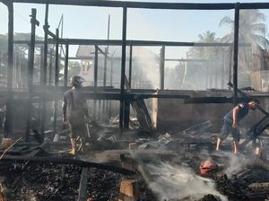 Pilu Pasutri Barru Kehilangan Tempat Tinggal-2 Anak Tewas Saat Rumah Terbakar Pilu Pasutri Barru Kehilangan Tempat Tinggal-2 Anak Tewas Saat Rumah Terbakar