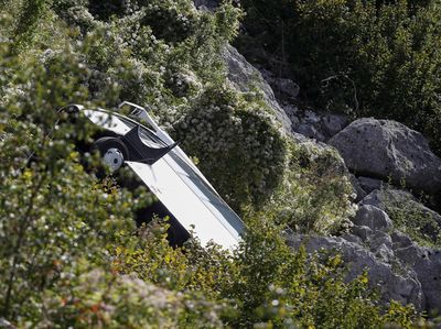 Bus Masuk Jurang di Montenegro, Dua Orang Tewas