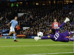 Rodri lantas menegaskan kemenangan tuan rumah pada menit ke-73. Hasil ini menempatkan Man City sementara di urutan kedua Grup G Liga Champions di belakang RB Leipzig. Jason Cairnduff/Action Images/Reuters  