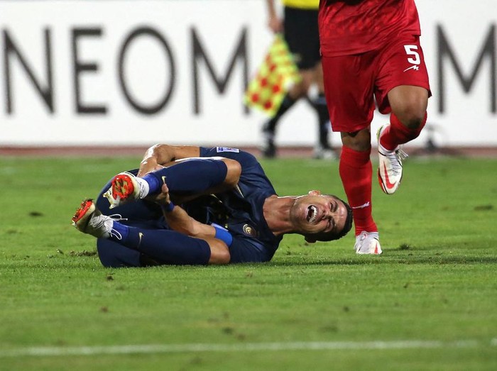 Nassr's Portuguese forward #07 Cristiano Ronaldo reacts on the pitch during the AFC Champions League group E football match between Persepolis FC and al-Nassr FC at Tehran's Azadi stadium, on September 19, 2023. (Photo by ATTA KENARE / AFP)
