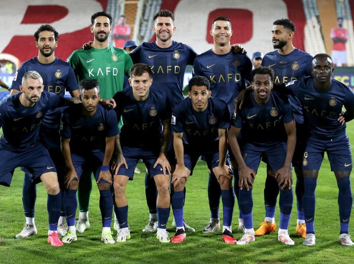 Nassr team players pose for a group picture during the AFC Champions League group E football match between Persepolis FC and al-Nassr FC at Tehran's Azadi stadium, on September 19, 2023. (Photo by ATTA KENARE / AFP)