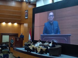 Bikin Buku Politik Pertahanan, Dahnil Cerita Tantangan Prabowo Jadi Menhan