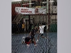Sikap Tak Jantan Atlet Futsal Kota Malang Tendang Lawan saat Selebrasi Sujud Sikap Tak Jantan Atlet Futsal Kota Malang Tendang Lawan saat Selebrasi Sujud