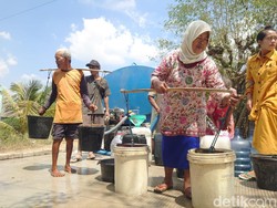 Warga 44 Desa di Bojonegoro Kesulitan Air Bersih Imbas Kekeringan Ekstrem