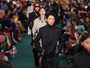 London Fashion Week Sajikan Koleksi Bora Aksu-Paul Costello