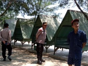 Viral Dugaan Mesum di Pantai Sigandu, Polisi Minta Dinding Gazebo Dibongkar Viral Dugaan Mesum di Pantai Sigandu, Polisi Minta Dinding Gazebo Dibongkar