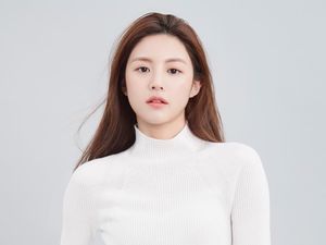 Go Yoon Jung Diincar Jadi Pacar Kim Seon Ho di Drakor, Gantikan Han So Hee Go Yoon Jung Diincar Jadi Pacar Kim Seon Ho di Drakor, Gantikan Han So Hee