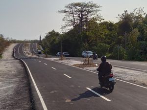 Jalan Lingkar Selatan Segmen 1 Tersambung, Tinggal Bangun Trotoar-Drainase Jalan Lingkar Selatan Segmen 1 Tersambung, Tinggal Bangun Trotoar-Drainase