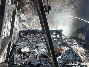 HP Meledak Saat Dicas di Atas Kasur, Kamar Rumah di Jaksel Kebakaran