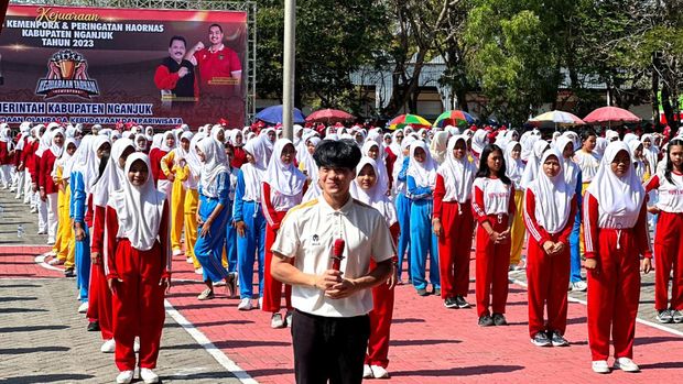 Sebanyak 2000 orang lebih hadir untuk mengikuti pembukaan Kejuaraan Tarkam Kemenpora sekaligus Peringatan Hari Olahraga Nasional di Halaman GOR Bung Karno Nganjuk, Selasa,19 September 2023.