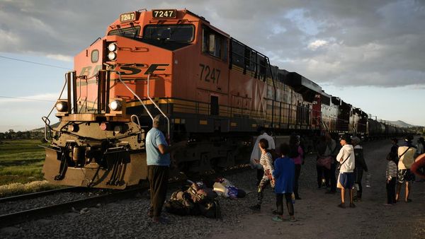 Kerap Ditumpangi Migran Ilegal, Kereta Kargo di Meksiko Berhenti Operasi