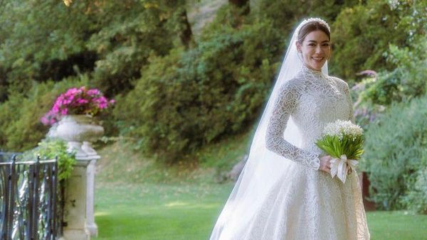 Potret Artis Cantik Thailand Kimberley Anne Menikah Pakai Gaun Dior di Italia
