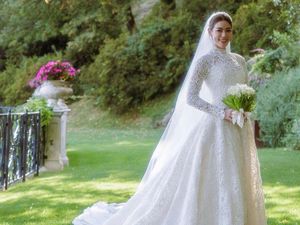 Potret Artis Cantik Thailand Kimberley Anne Menikah Pakai Gaun Dior di Italia