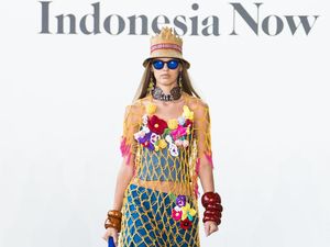 10 Koleksi Merdi Sihombing di New York Fashion Week, Saat Kain Ulos Mendunia 10 Koleksi Merdi Sihombing di New York Fashion Week, Saat Kain Ulos Mendunia