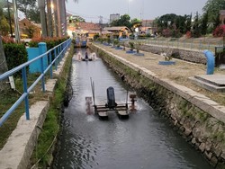 Kali Bekasi Tercemar Limbah dan Bau, Suplai Air Bersih Sempat Terhenti