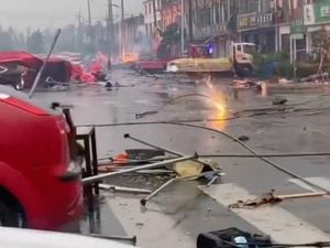 Kota Suqian China Hancur Dihantam Tornado, 1 Orang Tewas Kota Suqian China Hancur Dihantam Tornado, 1 Orang Tewas