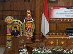 Mahendra Perintahkan Pj Bupati Gianyar Segera Atasi Kemiskinan Ekstrem