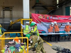 Polisi Musnahkan 1.978 Bal Baju Bekas Impor dari Bisnis Ilegal Briptu Hasbudi