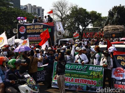 Potret Aksi Bela Rempang di Patung Kuda