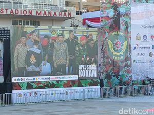 Presiden Jokowi Tiba di Stadion Manahan Solo Hadiri Apel Akbar Kokam Presiden Jokowi Tiba di Stadion Manahan Solo Hadiri Apel Akbar Kokam