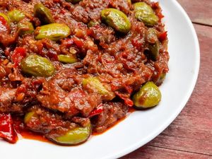 Resep Sambal Pete Goreng yang Pedas Enaknya Nampol
