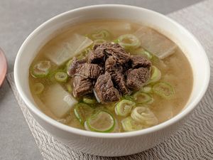 Resep Sup Daging dan Lobak Berkuah Kaldu Bening yang Gurih Sedap