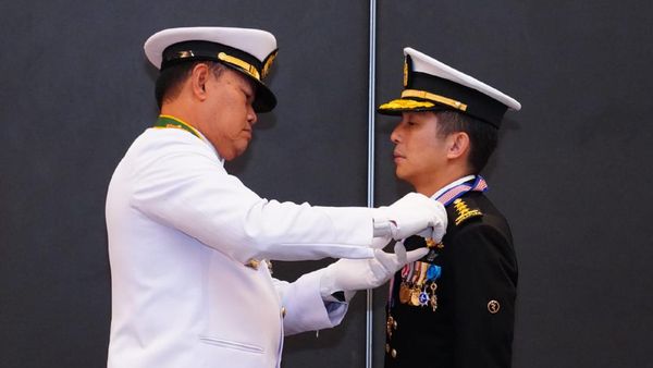 Yudo Margono Anugerahkan Tanda Kehormatan untuk Panglima Singapura
