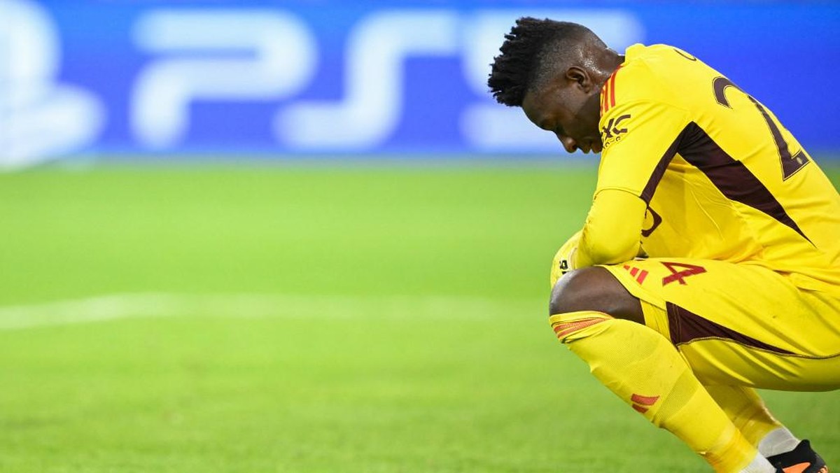 Andre Onana mengaku bertanggung jawab atas kekalahan Manchester United dari Bayern Munich (Foto: AFP/TOBIAS SCHWARZ)