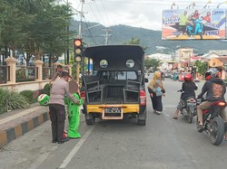 Pria di Banggai Pekerjakan Bocah Jadi Badut Jalanan, Raup Rp 200 Ribu Sehari