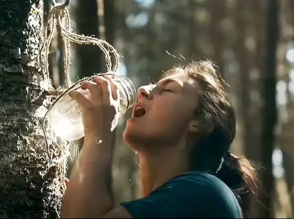 Potret Gadis Cantik yang Pilih Tinggal di Hutan Dibanding Jadi Budak Korporat