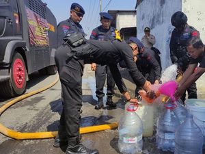 Belasan Tahun Kesulitan Air Bersih, Korban Lapindo Bersuka Cita Dapat Bantuan Belasan Tahun Kesulitan Air Bersih, Korban Lapindo Bersuka Cita Dapat Bantuan