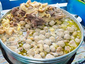 Catat! Ini 5 Rekomendasi Bakso Gerobakan Enak dari YouTuber