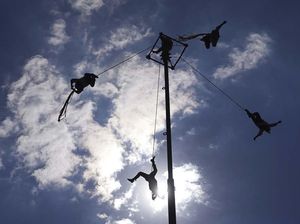 Melihat Danza de los Voladores, Tarian pra-Hispanik di Meksiko