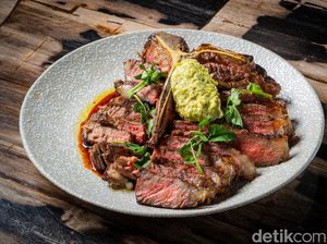 Di Restoran Ini Ada Hidangan Pan-Asian yang Dimasak dengan Kayu Bakar Di Restoran Ini Ada Hidangan Pan-Asian yang Dimasak dengan Kayu Bakar