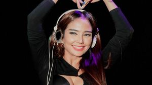 5 Pesona DJ Joana yang Happy dan Lega Sudah Bercerai