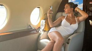 Foto Georgina Rodriguez Pamer Gaya Tenis di Private Jet Pakai Birkin Rp 1,3 M