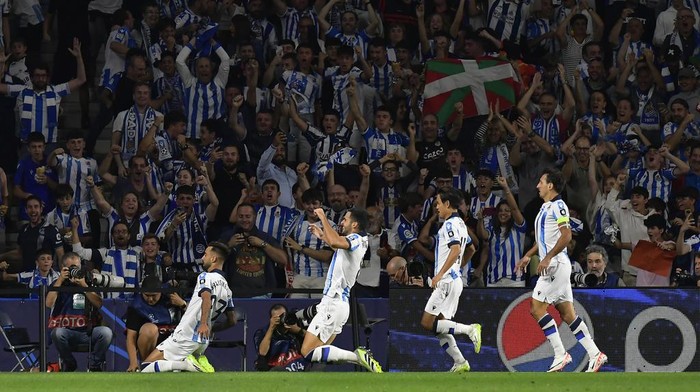 Inter Milan mengawali Liga Champions 2023/2024 dengan hasil imbang. Sempat tertinggal lebih dulu, Inter selamat dari kekalahan berkat gol Lautaro Martinez. Laga Real Sociedad vs Inter Milan di matchday 1 Grup D digelar di Anoeta, San Sebasstian, Kamis (21/9) dini hari WIB.