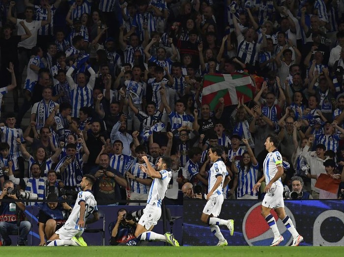 Inter Milan mengawali Liga Champions 2023/2024 dengan hasil imbang. Sempat tertinggal lebih dulu, Inter selamat dari kekalahan berkat gol Lautaro Martinez. Laga Real Sociedad vs Inter Milan di matchday 1 Grup D digelar di Anoeta, San Sebasstian, Kamis (21/9) dini hari WIB.