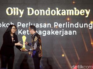 Gubernur Sulut Olly Dondokambey Bawa Pulang Trofi detikcom Awards 2023 Gubernur Sulut Olly Dondokambey Bawa Pulang Trofi detikcom Awards 2023