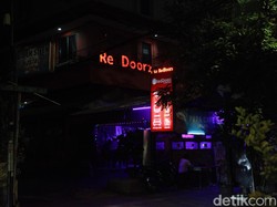 Penginapan di Jalan Jaksa Terseok-seok Melawan Zaman