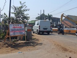 Jembatan Sungai Cikeruh Dibongkar, Ini Rute Alternatifnya